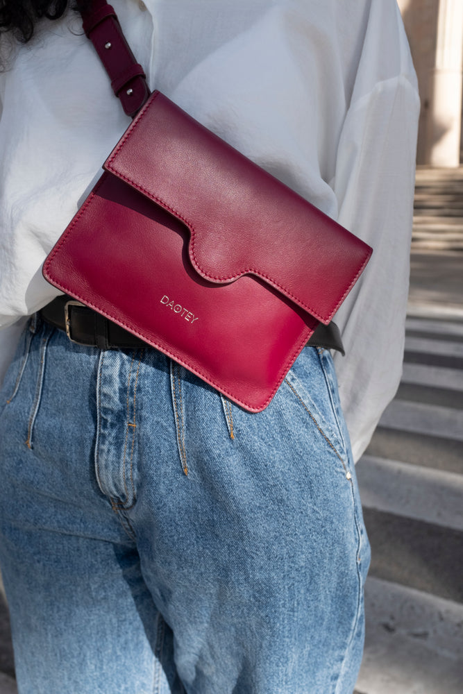 
                  
                    Belt Bag Illusion - Burgundy
                  
                